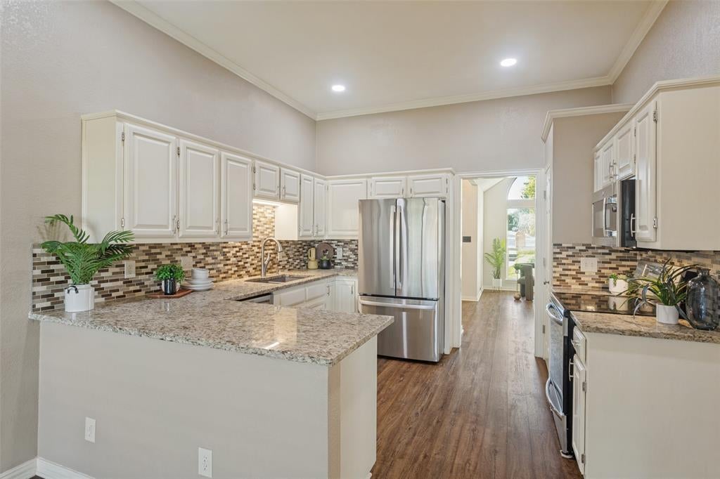 913 Royal Oaks Drive