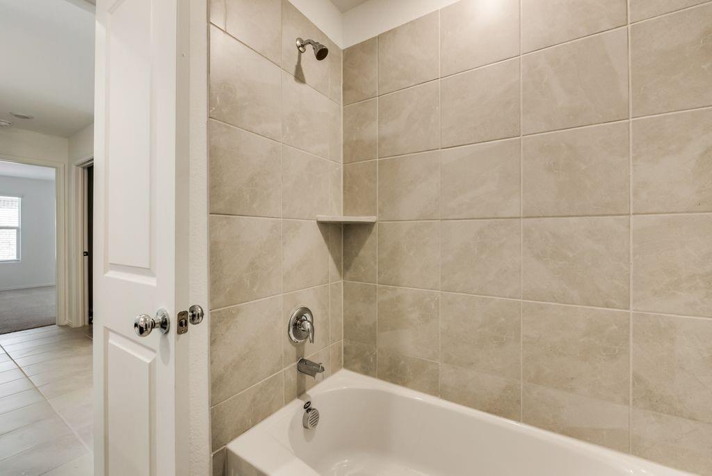 BLUEBONNET EST PH 3 - Residential Lease