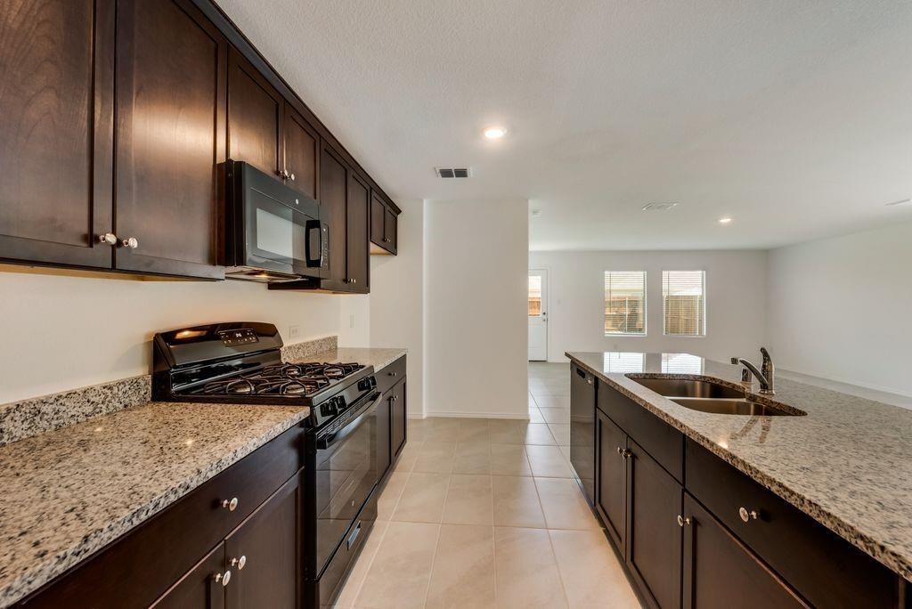 BLUEBONNET EST PH 3 - Residential Lease