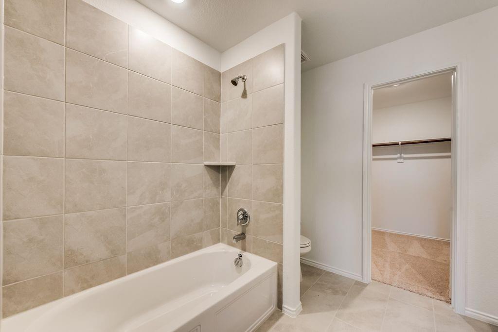 BLUEBONNET EST PH 3 - Residential Lease