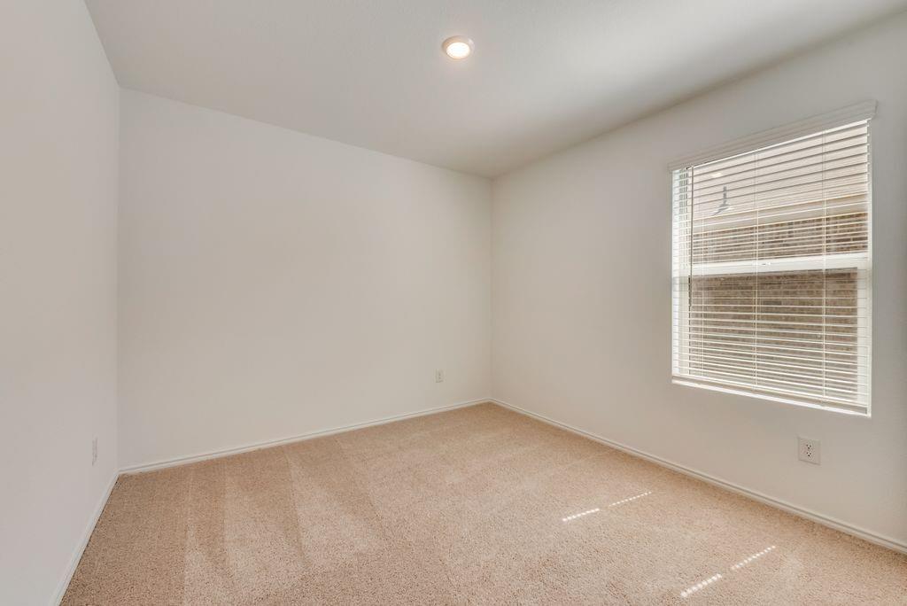 BLUEBONNET EST PH 3 - Residential Lease