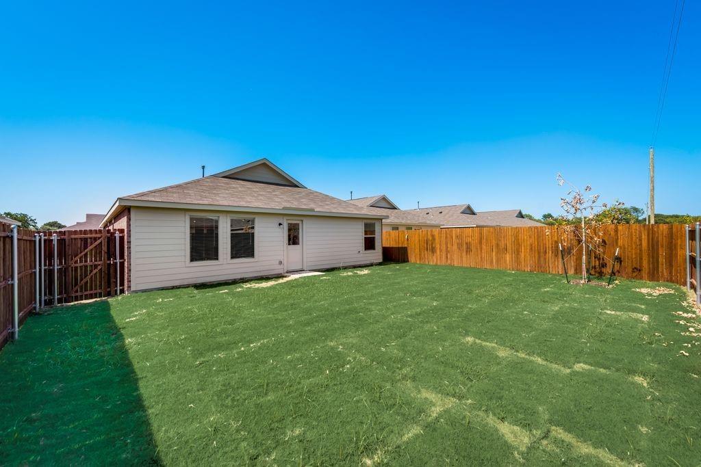 BLUEBONNET EST PH 3 - Residential Lease