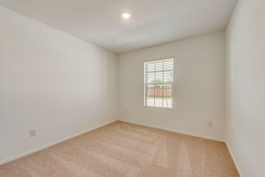 BLUEBONNET EST PH 3 - Residential Lease