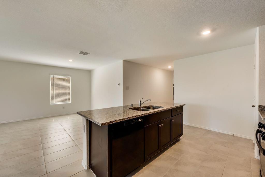 BLUEBONNET EST PH 3 - Residential Lease