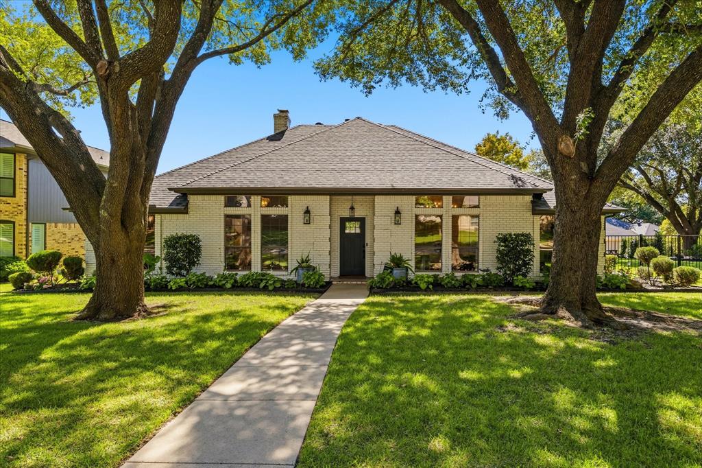 807 Lake Meadows Circle