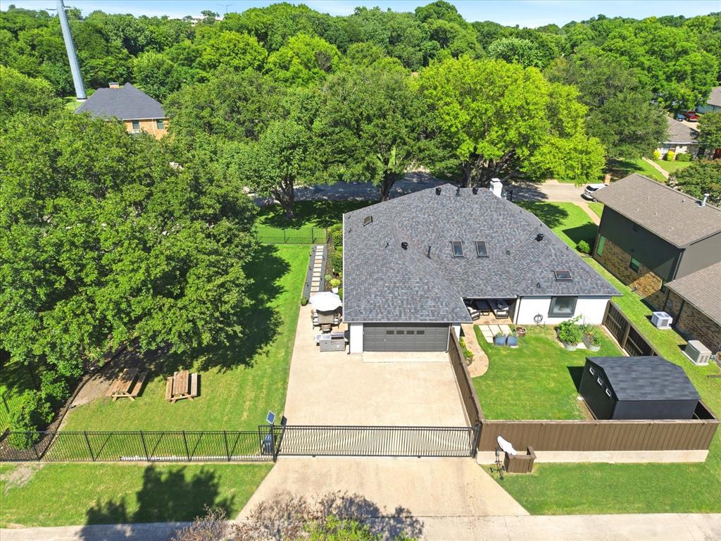 807 Lake Meadows Circle