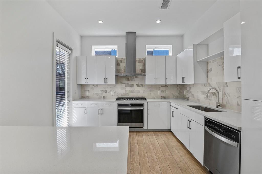 Dallas Land & Loan 02 - Residential Lease