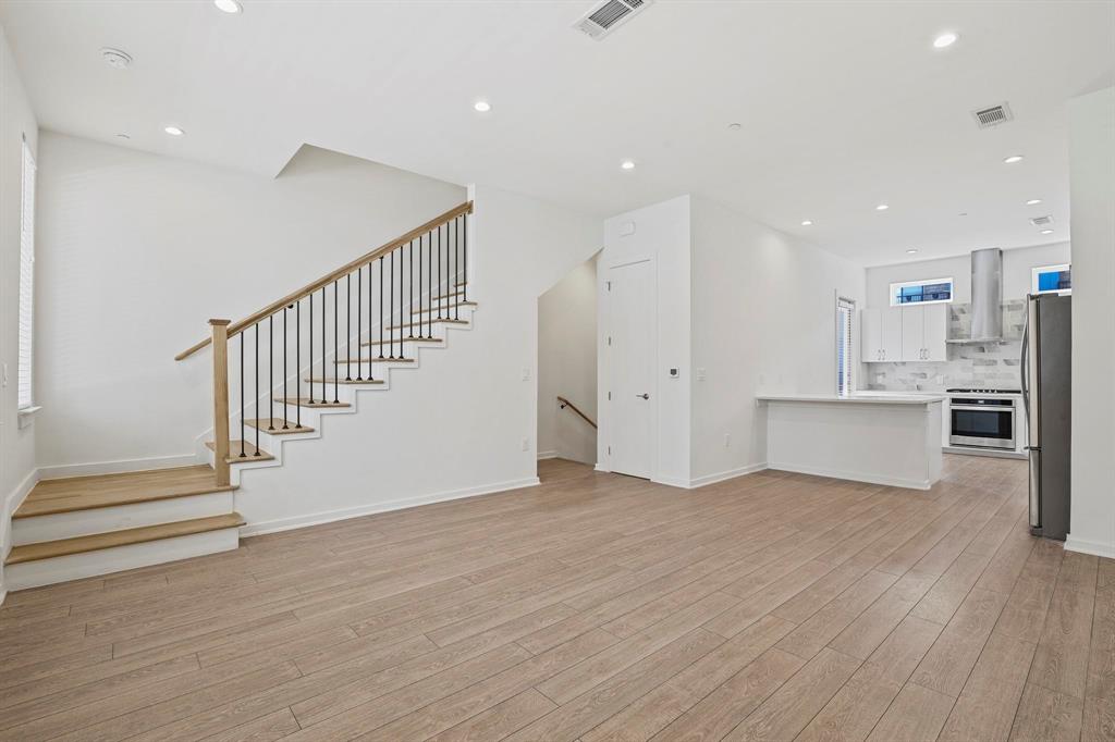 Dallas Land & Loan 02 - Residential Lease