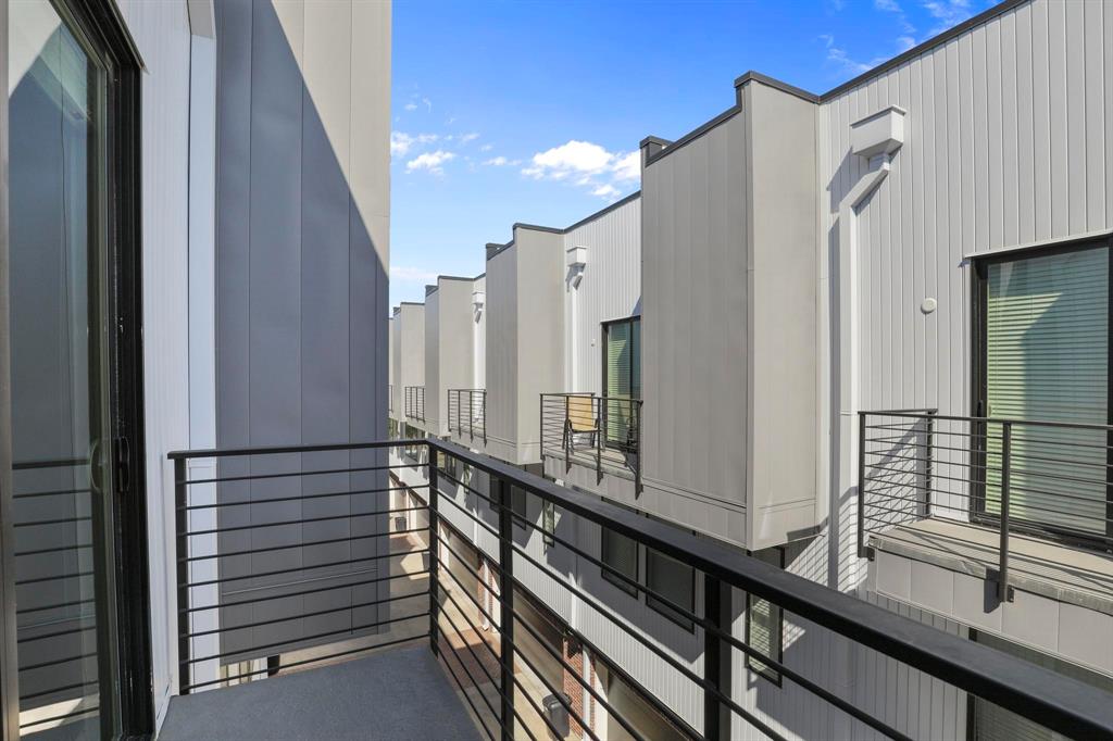 Dallas Land & Loan 02 - Residential Lease