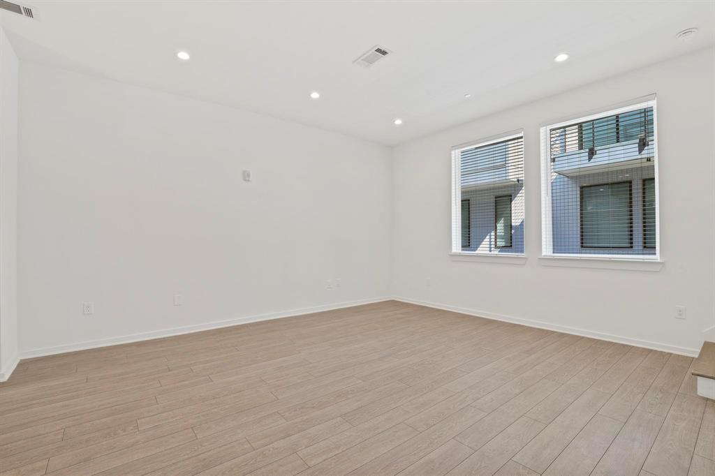 Dallas Land & Loan 02 - Residential Lease