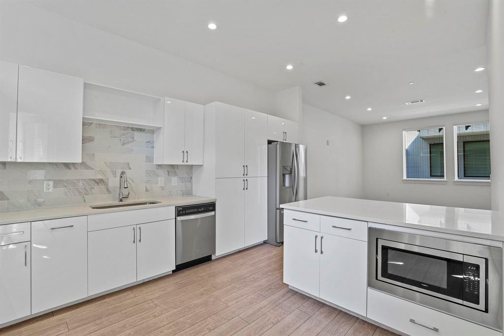 Dallas Land & Loan 02 - Residential Lease