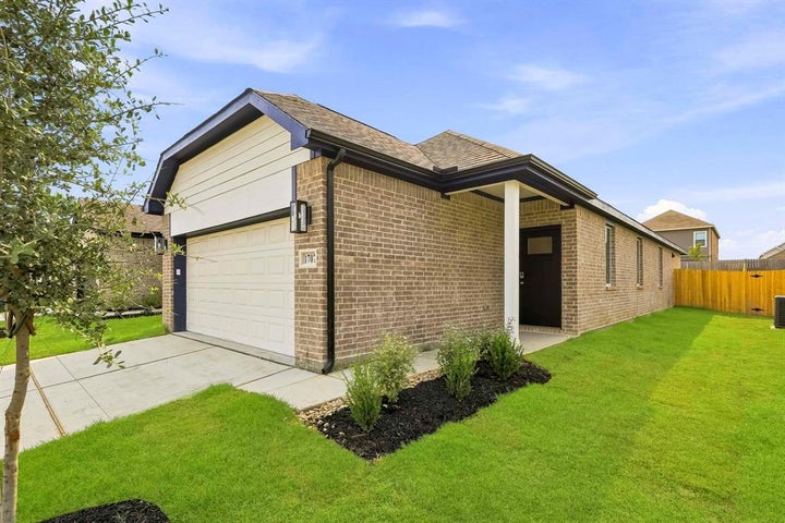 Photo 1 of 25 — 1707 Romans Road, Ennis, TX 75119