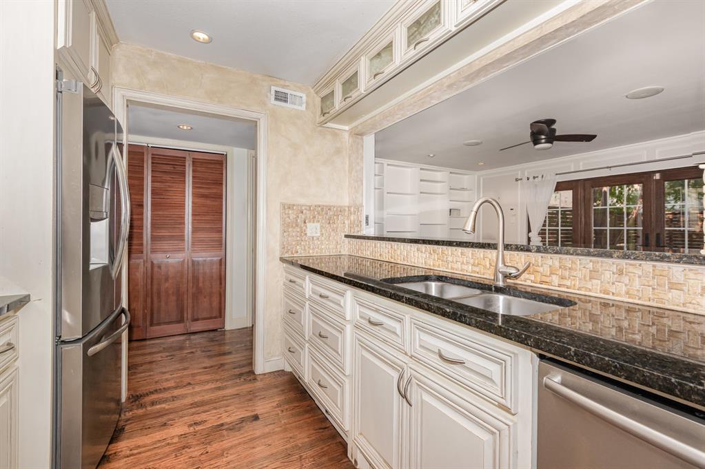 University Annex 02 Inst Rep - Residential Lease