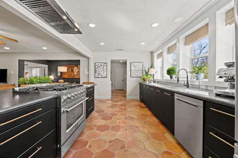 Tiny photo for 319 S Jackson Avenue, Justin, TX 76247 (MLS # 21156827)