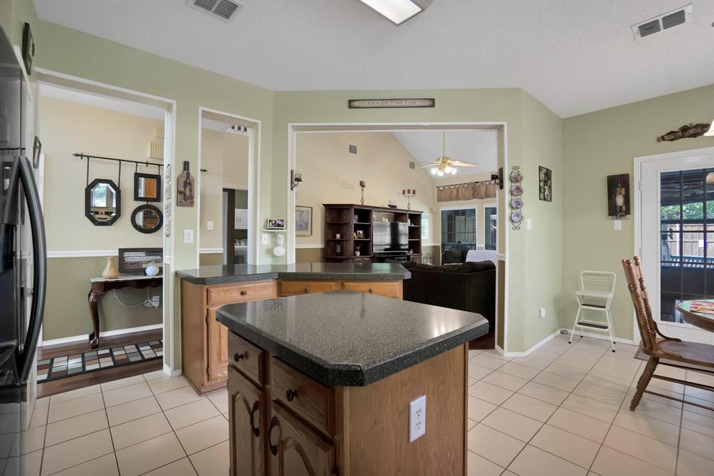 6111 N Arlington Drive N