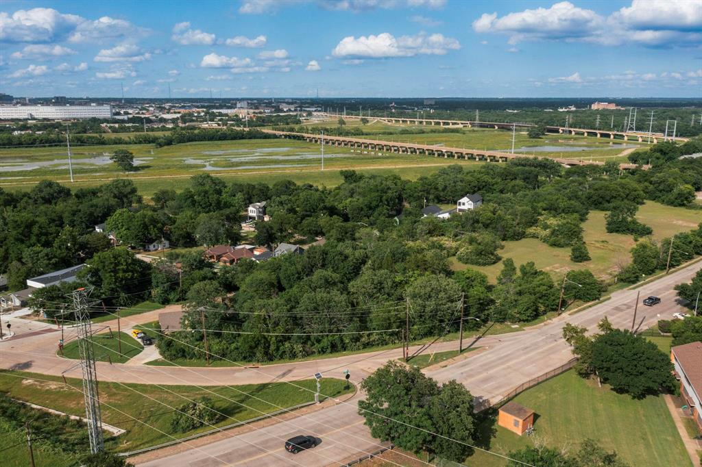 Meadowmere - Land