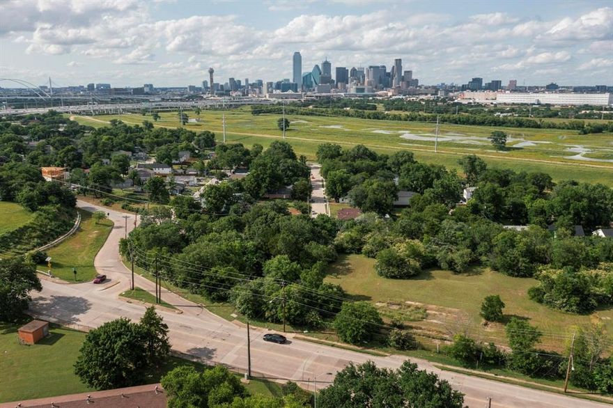 Discover a rare opportunity to build your masterpiece near from the Bishop Arts District. This premium lot boasts skyline views of Downtown Dallas and sits mere minutes from the newly opened Halperin Park. Now a centerpiece for community and recreation, the park adds unparalleled value and green space to this thriving urban enclave. Surround yourself with world class dining, eclectic boutiques, and the vibrant culture that defines this neighborhood. Your future starts with a blank canvas and a view that never gets old.
*Buyer and or buyer’s agent to verify all information, including schools, utilities, and development requirements.