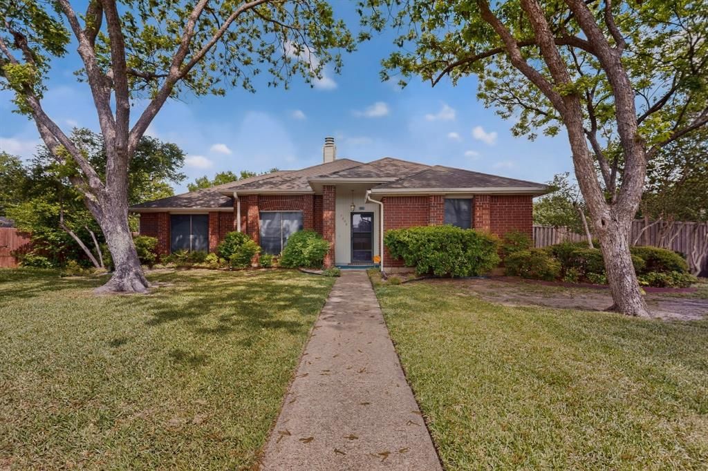 Photo of 2008 Cheshire Court, Mesquite, TX 75181 (MLS # 21238058)