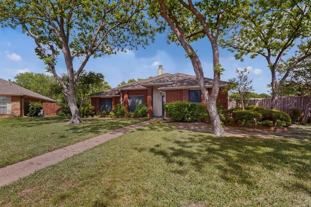 Photo of 2008 Cheshire Court, Mesquite, TX 75181 (MLS # 21238058)