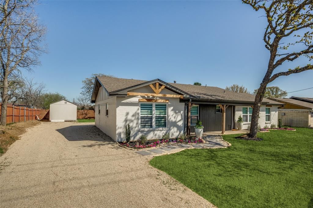 Photo of 715 Stonecrest Road, Argyle, TX 76226 (MLS # 21215150)