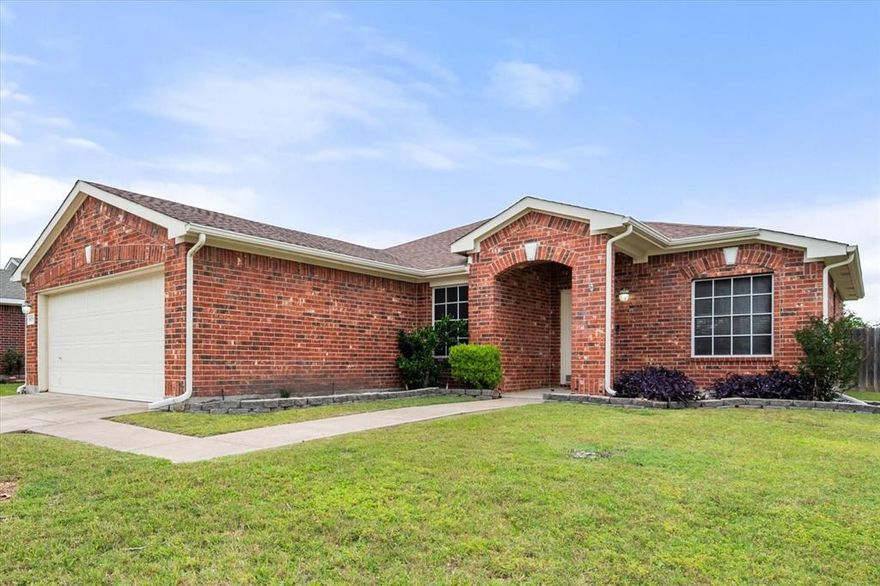 **Multiple Offers-Highest and Best Deadline Wednesday @ 7pm 5.13**
Welcome to 6711 Barred Owl Rd in Arlington, a move in ready single story home priced at $275,000 and ideal for first time buyers or anyone looking for low maintenance living. This home features wood look flooring throughout with tile in wet areas and no carpet anywhere, offering both style and easy upkeep. The open concept layout creates a functional flow between the kitchen and living areas, while the spacious backyard provides plenty of room to relax, entertain, or play. A storage shed adds extra convenience and flexibility for tools, hobbies, or seasonal storage. Conveniently located near TCC, shopping, dining, and major highways.