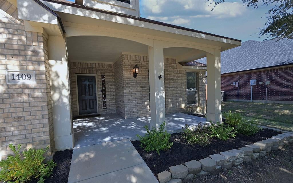 1409 Fox Glen Trail