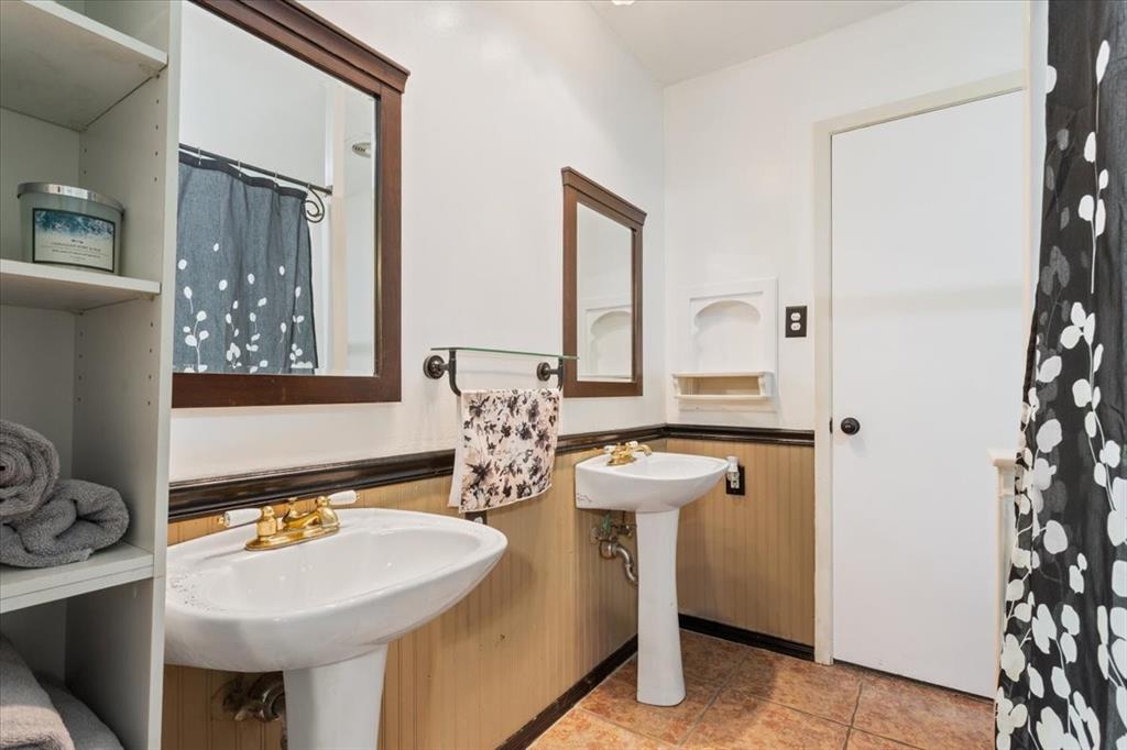 Davis E S Tr - Residential