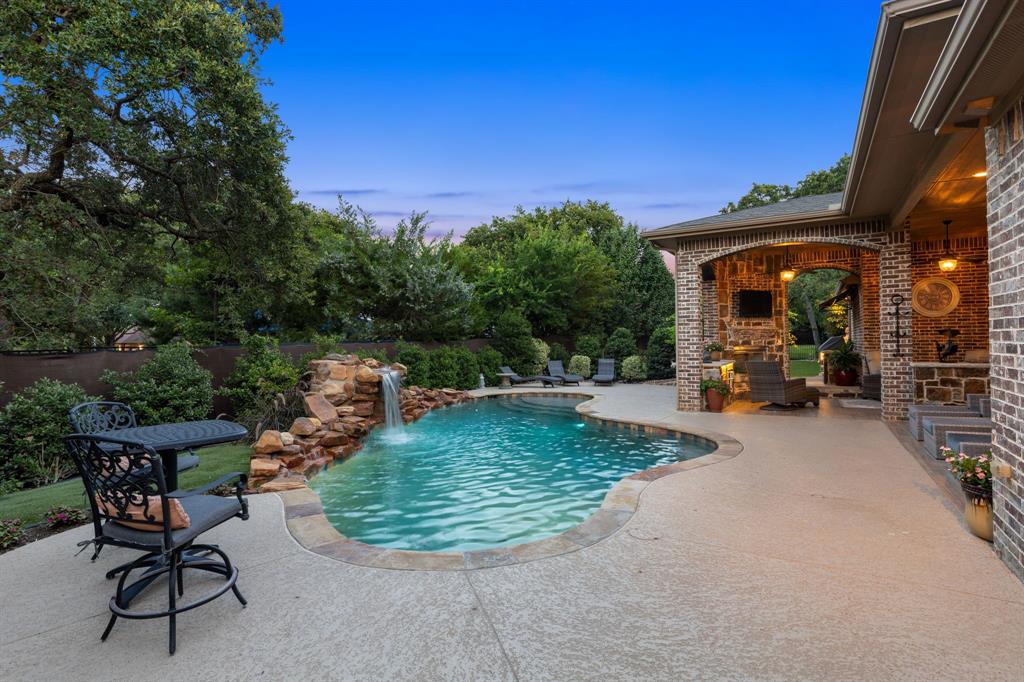 Waters Edge At Hogans Glen Ph - Residential