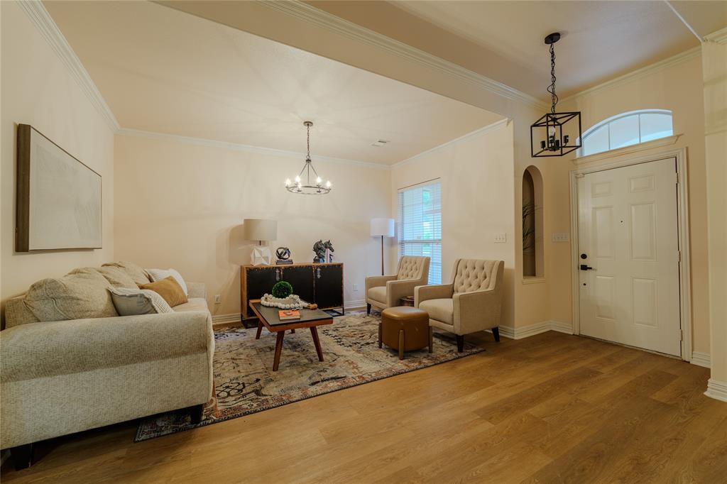 8809 Glen Hollow Drive