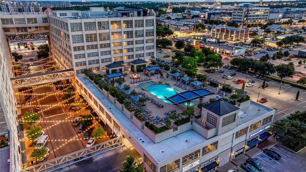 One Montgomery Plaza - Residential