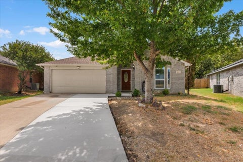 Photo of 1139 Baja Drive, Grand Prairie, TX 75052 (MLS # 21379771)