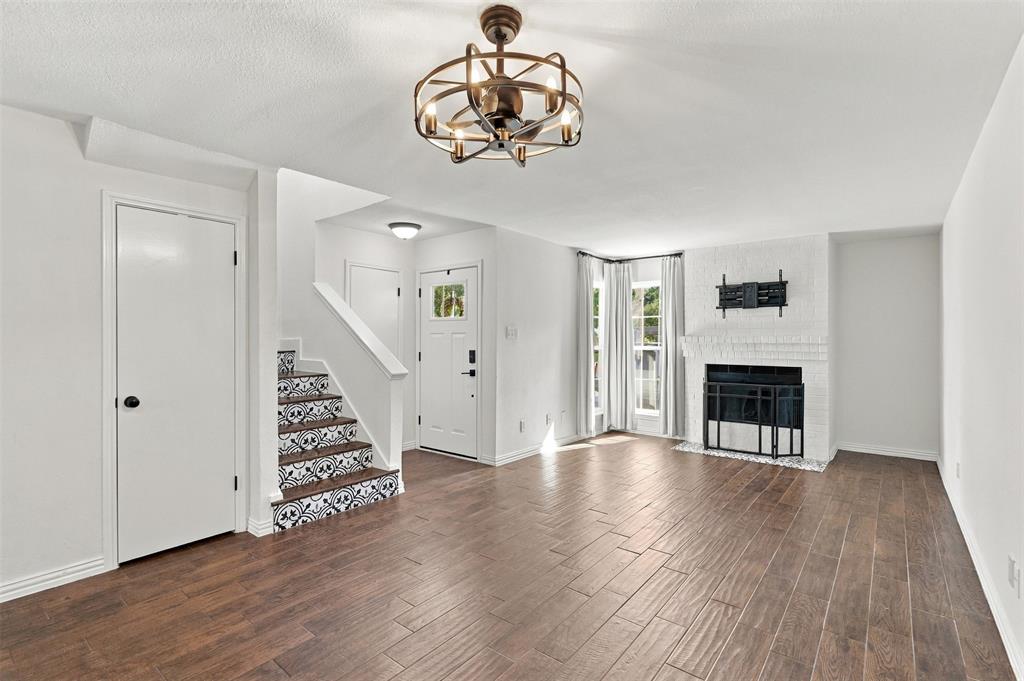 1912 Shadowood Trail