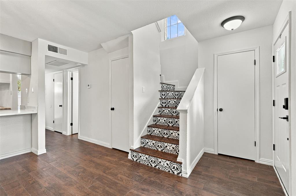 1912 Shadowood Trail