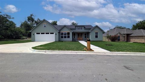 Photo of 911 Van Winkle Street, Weatherford, TX 76086 (MLS # 21257637)