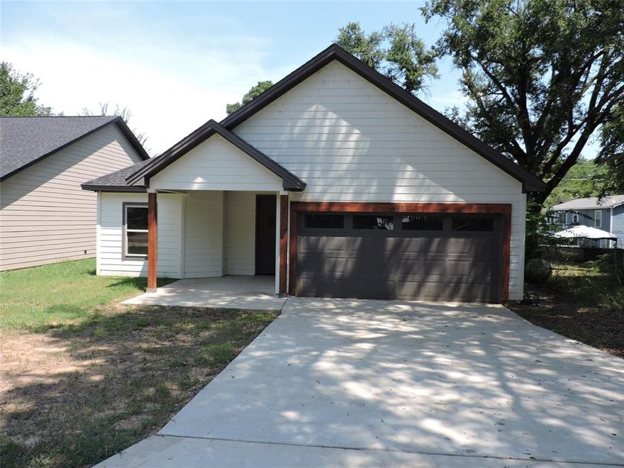 Motivated seller, bring all offers!! Come take a look at this wonderful property in a subdivision conveniently located to shopping and restaurants. This new built home has 3 bedrooms, 2 bathrooms, 2 car garage. The home boasts beautiful granite countertops and a nice garden tub to soak the stress away! POA membership would include access to the use of 2 waterfront parks, one with boat ramp & fishing pier & other with picnic & swimming area. Don't miss this opportunity to make this your home!