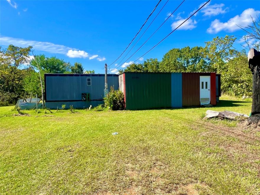 Welcome to this mobile home in Chandler, TX! Sitting on nearly half an acre, this property features 2 bedrooms and 1 bathroom. It also includes a storage room that can easily be converted into an additional bedroom or second living area. The home is in need of some TLC, making it a great opportunity for buyers looking to add their own touch. Motivated seller, bring your buyers and offers!!
