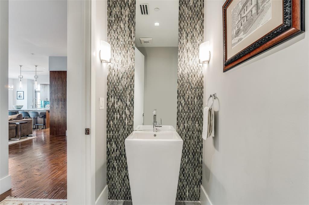 Residences at Stoneleigh - Residential