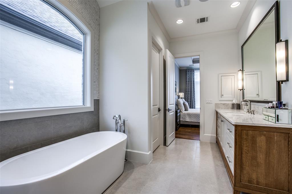 Lawn at Glen Abbey - Residential