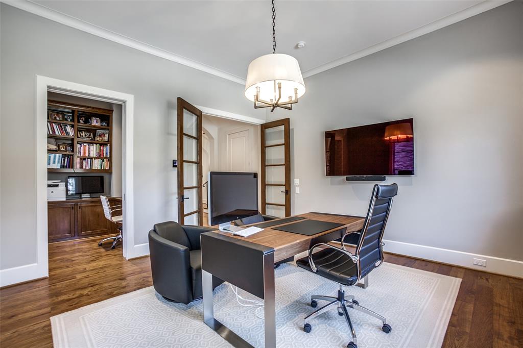 Lawn at Glen Abbey - Residential