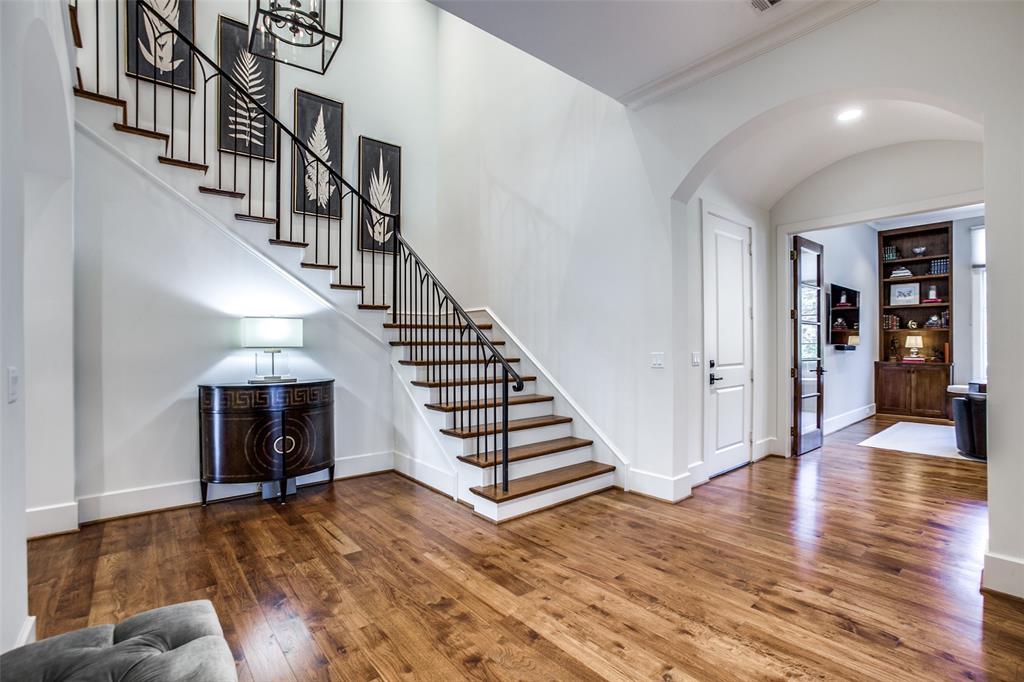 Lawn at Glen Abbey - Residential