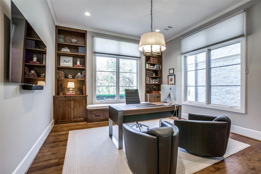 Lawn at Glen Abbey - Residential