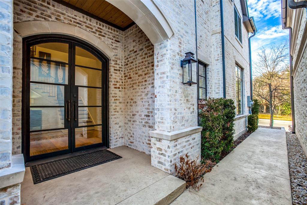 Lawn at Glen Abbey - Residential