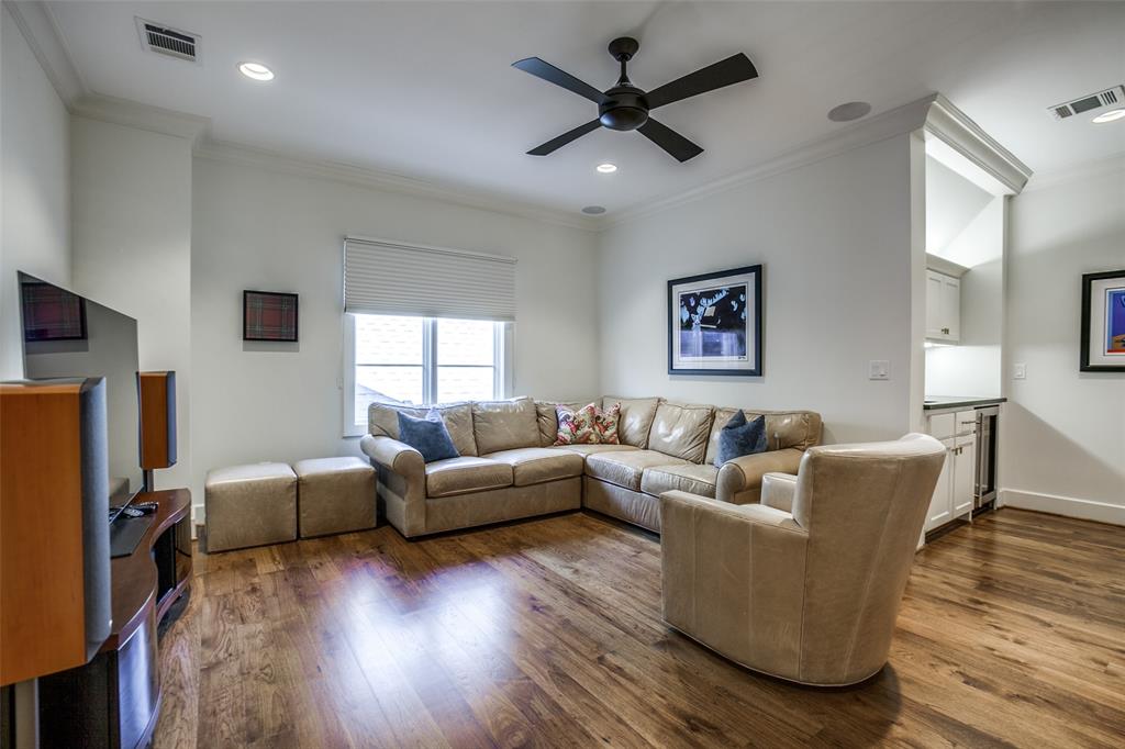 Lawn at Glen Abbey - Residential