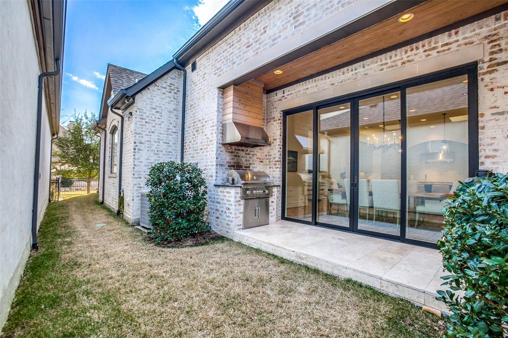 Lawn at Glen Abbey - Residential