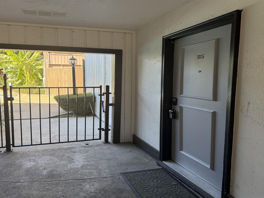 2627 Douglas Avenue 115