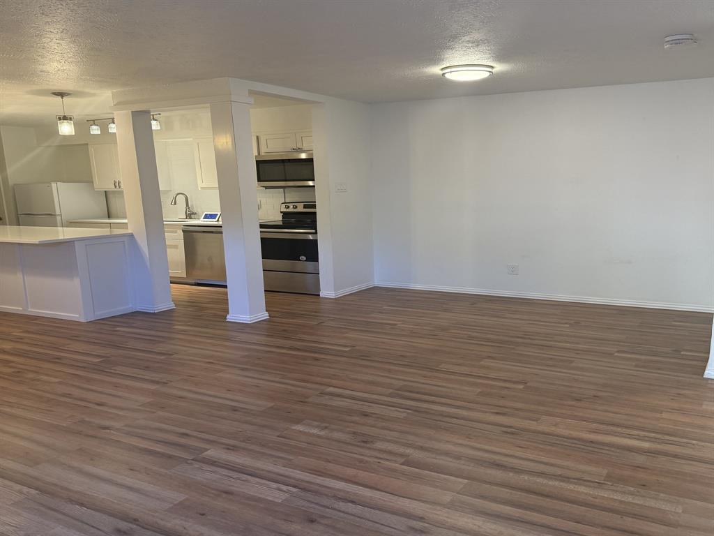 2627 Douglas Avenue 115