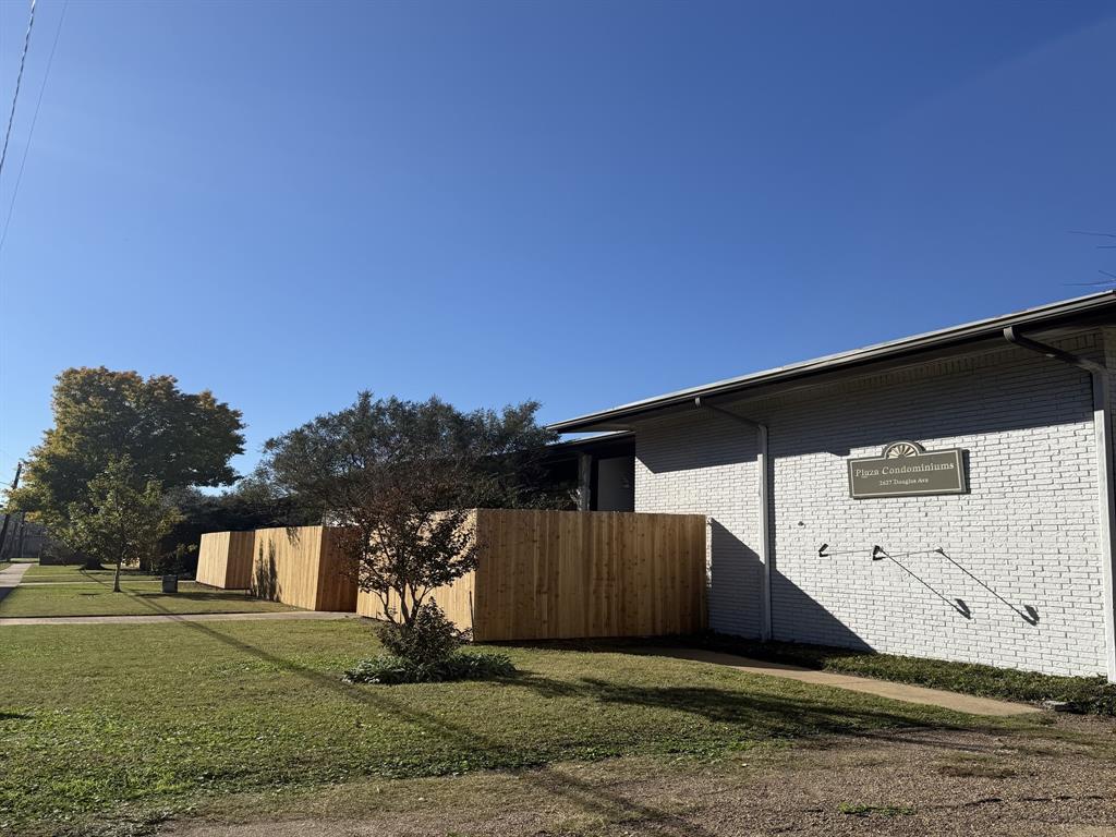 2627 Douglas Avenue 115