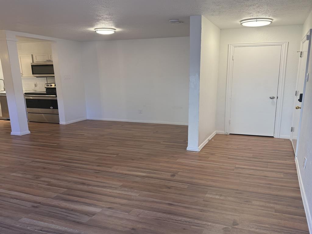 2627 Douglas Avenue 115