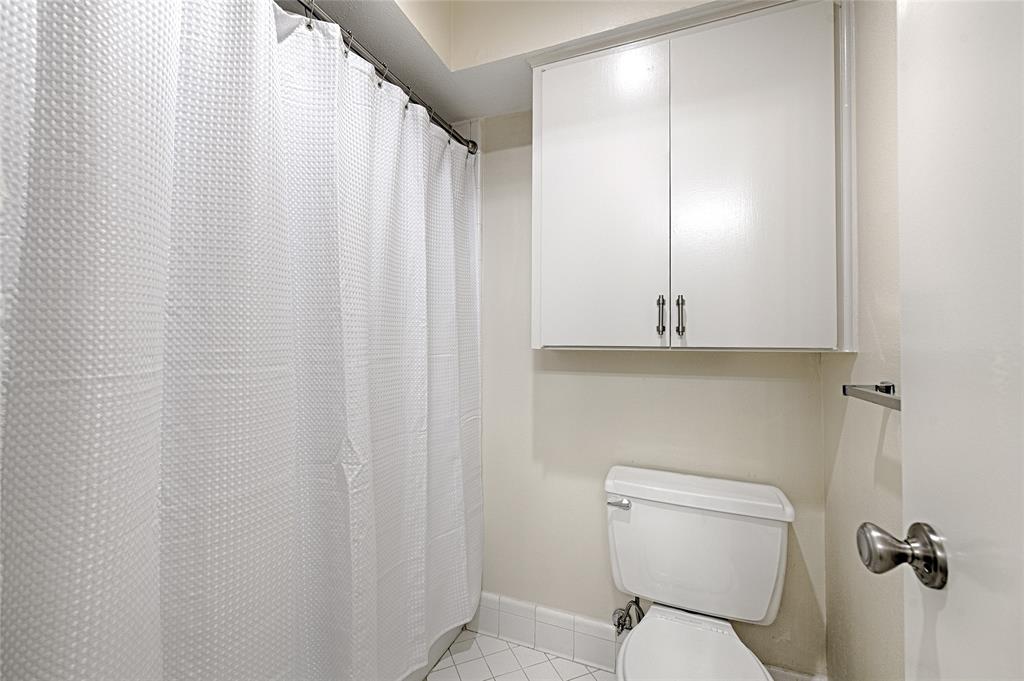 Royal Lane Condos 5800 - Residential