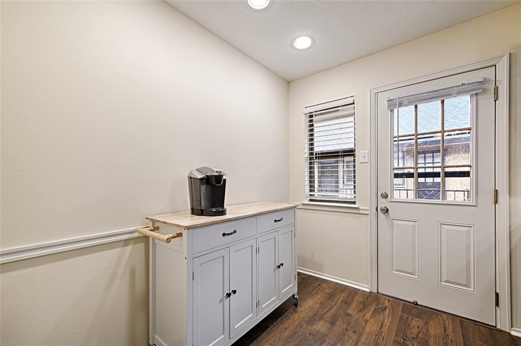 Royal Lane Condos 5800 - Residential